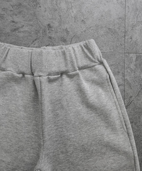 YACA(ヤーカ)の「Basic Semi Flare Sweat PT/ベーシックセミフレアスウェットパンツ(スウェットパンツ・レディース・ブラック/グレー・FREE)」の14枚目の写真