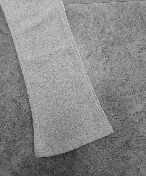 YACA(ヤーカ)の「Basic Semi Flare Sweat PT/ベーシックセミフレアスウェットパンツ(スウェットパンツ・レディース・ブラック/グレー・FREE)」の16枚目の写真