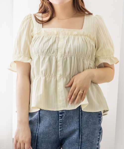 CLETTE（クレット）の「シャーリングペプラムブラウス（シャツ/ブラウス・レディース・オフホワイト/イエロー/ネイビー・LL/4L/3L）」の3枚目の写真