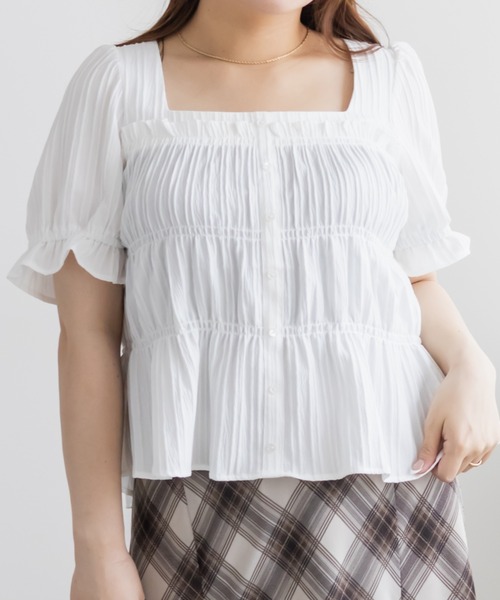 CLETTE（クレット）の「シャーリングペプラムブラウス（シャツ/ブラウス・レディース・オフホワイト/イエロー/ネイビー・LL/4L/3L）」の4枚目の写真