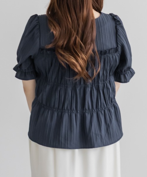 CLETTE（クレット）の「シャーリングペプラムブラウス（シャツ/ブラウス・レディース・オフホワイト/イエロー/ネイビー・LL/4L/3L）」の9枚目の写真