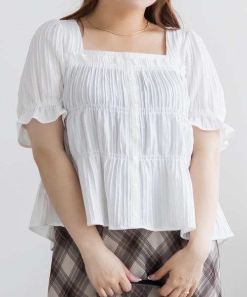 CLETTE（クレット）の「シャーリングペプラムブラウス（シャツ/ブラウス・レディース・オフホワイト/イエロー/ネイビー・LL/4L/3L）」の5枚目の写真