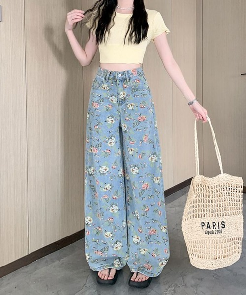 LUCPY（ラクピー）の「花柄プリントワイドデニムパンツ（デニムパンツ・レディース・ブルー・X-LARGE/LARGE/MEDIUM/SMALL）」の5枚目の写真