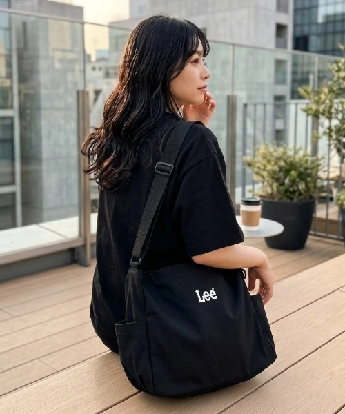 Lee(リー)の「Lee/リー キャンバス ロゴ ワンポイント刺繍 ワークポケット ビッグショルダーバッグ/大容量/レディース メンズ(ショルダーバッグ・レディース・オフホワイト/ブラック・FREE)」の2枚目の写真