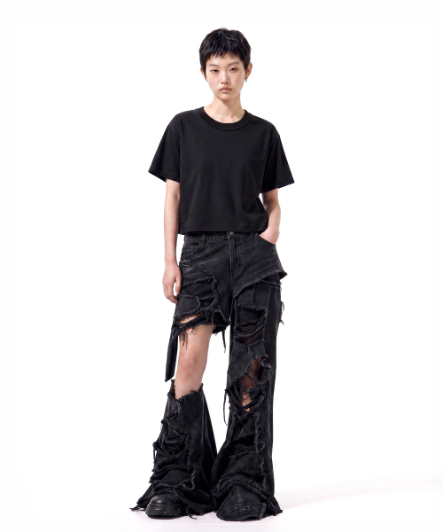 C WEAR BY THE GENIUS(シーウェアバイザジーニアス)の「ネックバインディングオーバーサイズクロップTシャツブラック(Tシャツ/カットソー・レディース・その他・X-LARGE/XX-LARGE/SMALL/MEDIUM/LARGE)」の1枚目の写真