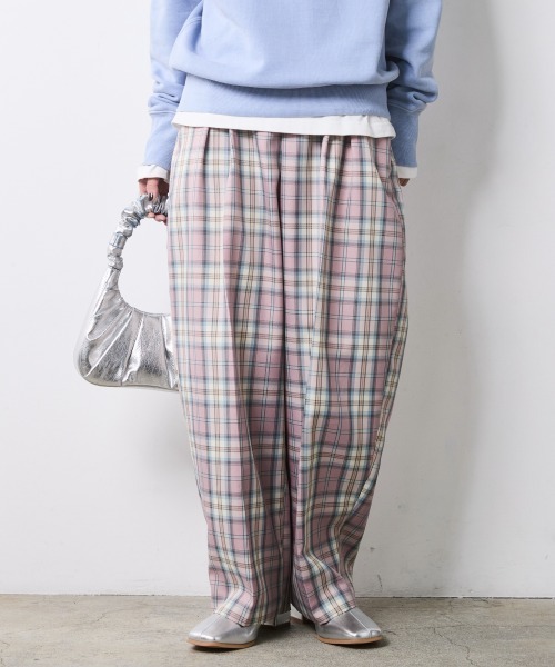 CHIC STYLE(シックスタイル)の「チェックバレルパンツ<大きいサイズ有>シックスタイル(その他パンツ・レディース・ブルー系/ピンク系・M/LL/L/5L/4L/3L)」の21枚目の写真