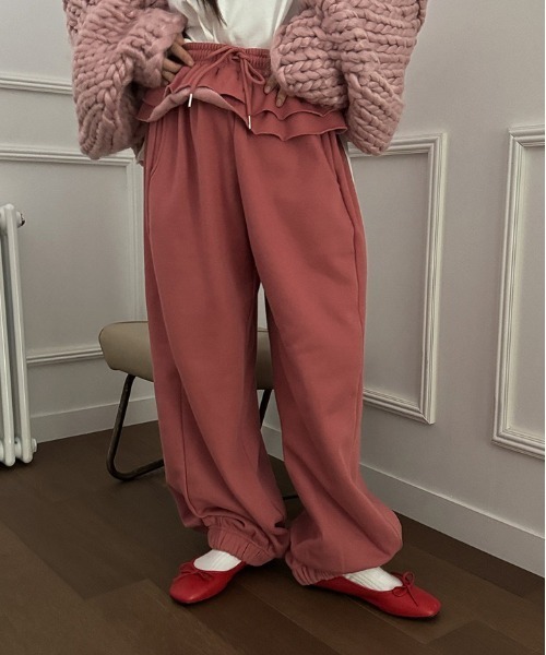 &soiree(アンドソワレ)の「ティアードフリルレイヤードスウェットパンツ(スウェットパンツ・レディース・オフホワイト/ブラック/グレー/ブラウン/ブルー/レッド・FREE)」の11枚目の写真