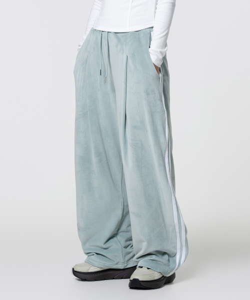 MOZMOZ(モズモズ)の「ベルベットワイドトラックパンツミント(スウェットパンツ・レディース・ミント・X-LARGE/LARGE)」の2枚目の写真