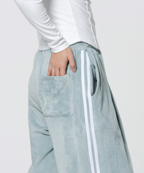 MOZMOZ(モズモズ)の「ベルベットワイドトラックパンツミント(スウェットパンツ・レディース・ミント・X-LARGE/LARGE)」の4枚目の写真