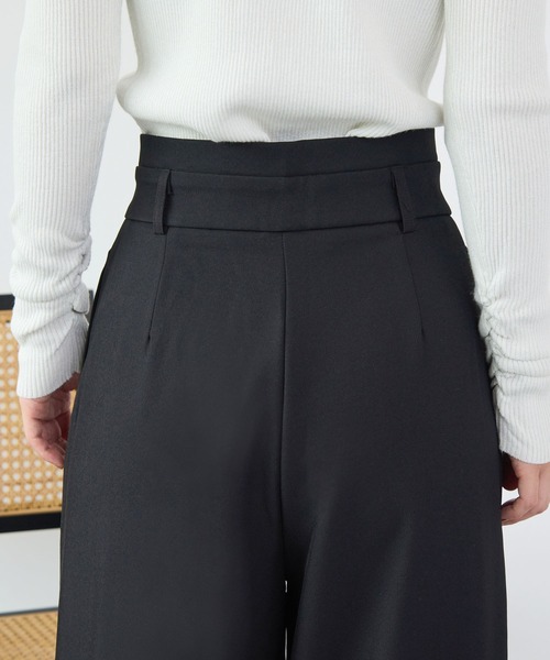 Futier land(フューティアランド)の「サッと履いて美脚・脚長魅せ!ウエスト重なりデザインタックストレートワイドスラックス/パンツ(スラックス・レディース・ブラック/グレー/アイボリー・LARGE/MEDIUM/SMALL)」の16枚目の写真