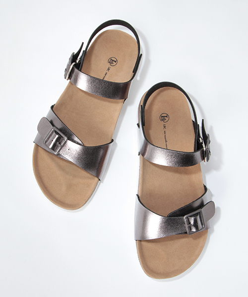 LBC(エルビーシー)の「フットベットサンダル(サンダル・レディース・オフホワイト/ブラック/シルバー・MEDIUM/LARGE)」の5枚目の写真