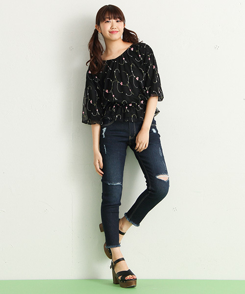 Honeys（ハニーズ）の「カットオフ ダメージスキニーパンツ（デニムパンツ・レディース・ライトインディゴブルー/インディゴブルー/ブルー・S/L/M）」の15枚目の写真