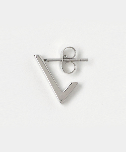 Vaya Con Dios（ヴァヤコンディオス）の「【VayaConDios/ ヴァヤコンディオス】ステンレス製トライアングルフックピアス[片耳用]（ピアス（片耳用）・メンズ・ブラック/シルバー/ゴールド/ピンクゴールド/アンティークシルバー・FREE）」の8枚目の写真