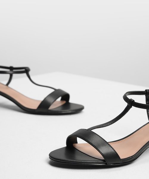 CHARLES & KEITH（チャールズ & キース）の「ティーバーヒール サンダル / T-Bar Heeled Sandals（サンダル・レディース・ブラック/ライトブラウン・22.5cm/23cm/23.5cm/24.5cm/25cm/25.5cm）」の6枚目の写真