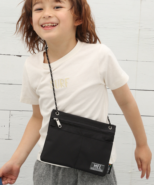 MEI（メイ）の「[KIDS]【MEI(メイ)】サコッシュ（ショルダーバッグ・キッズ・ブラック/ピンク/ブルー・FREE）」の5枚目の写真