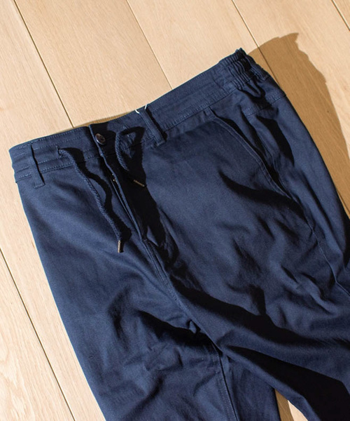 JOHN'S CLOSET(ジョンズクローゼット)の「【i】ストレッチツイルジョガーパンツ(チノパンツ・メンズ・ベージュ/カーキ/ネイビー/ホワイト/ブラック・MEDIUM/LARGE/X-LARGE/SMALL)」の7枚目の写真