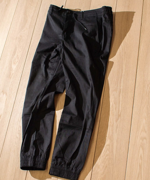 JOHN'S CLOSET(ジョンズクローゼット)の「【i】ストレッチツイルジョガーパンツ(チノパンツ・メンズ・ベージュ/カーキ/ネイビー/ホワイト/ブラック・MEDIUM/LARGE/X-LARGE/SMALL)」の11枚目の写真