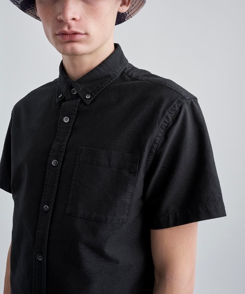 Saturdays NYC（サタデーズ ニューヨークシティ ）の「Esquina Oxford Short Sleeve（シャツ/ブラウス・メンズ・ブラック・XL/XS/S/M/L）」の2枚目の写真