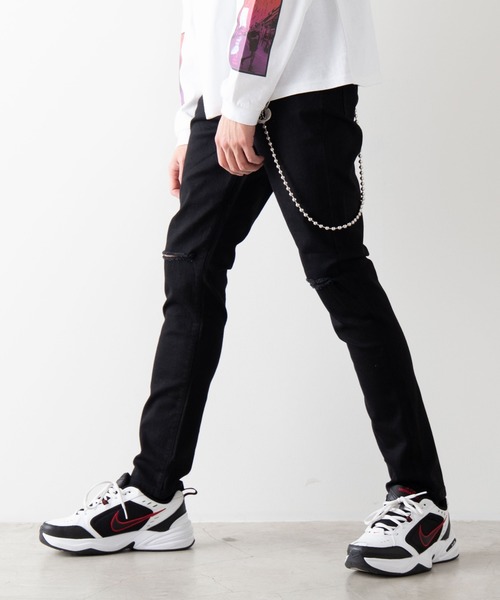 WEGO（ウィゴー）の「WEGO/チェーン付きクラッシュストレッチスキニーデニム（デニムパンツ・メンズ・ブラック/ライトインディゴブルー・MEDIUM/LARGE）」の2枚目の写真