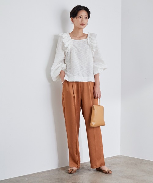 ADAM ET ROPE'（アダムエロペ）の「ラッフルショルダーブラウス（シャツ/ブラウス・レディース・ブラック/ブラック系その他/ホワイト/ホワイト系その他・FREE）」の16枚目の写真