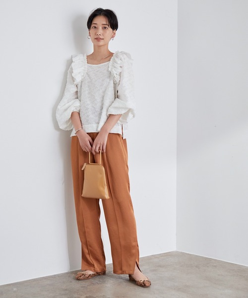 ADAM ET ROPE'（アダムエロペ）の「ラッフルショルダーブラウス