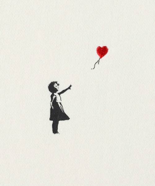 Right-on（ライトオン）の「【BRANDALISED】バンクシープリントスウェット（スウェット・レディース・ホワイト/ブラック/ブラウン/オフホワイト/ダークグレー/ブルー/ダークブラウン/キナリ/ピンク/グレー・M/L）」の12枚目の写真