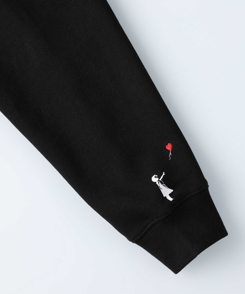 Right-on（ライトオン）の「【BRANDALISED】バンクシープリントスウェット（スウェット・レディース・ホワイト/ブラック/ブラウン/オフホワイト/ダークグレー/ブルー/ダークブラウン/キナリ/ピンク/グレー・M/L）」の20枚目の写真