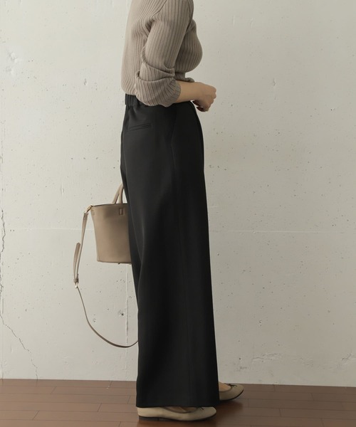 URBAN RESEARCH DOORS（アーバンリサーチドアーズ）の「フレアイージーパンツ∴（その他パンツ・レディース・ブラック/モカ・36/38）」の8枚目の写真