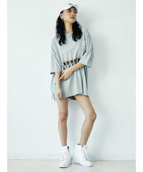 GYDA（ジェイダ）の「ウエストレースアップBIG Tシャツ（Tシャツ/カットソー・レディース・オフホワイト/グレー/ブラック・FREE）」の4枚目の写真