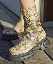 atmos pink トラックソールブーツ