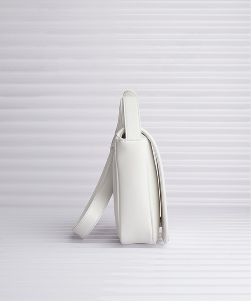 EMMA CLOTHES（エマクローズ）の「シンセティックレザー スクエア フラップ ミニ ショルダーバッグ EMMA CLOTHES（ショルダーバッグ・メンズ・ダークブラウン/ホワイト/ベージュ/ブラック・FREE）」の10枚目の写真