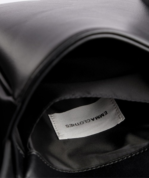 EMMA CLOTHES（エマクローズ）の「シンセティックレザー スクエア フラップ ミニ ショルダーバッグ EMMA CLOTHES（ショルダーバッグ・メンズ・ダークブラウン/ホワイト/ベージュ/ブラック・FREE）」の21枚目の写真