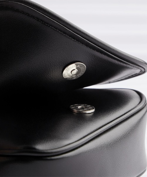 EMMA CLOTHES（エマクローズ）の「シンセティックレザー スクエア フラップ ミニ ショルダーバッグ EMMA CLOTHES（ショルダーバッグ・メンズ・ダークブラウン/ホワイト/ベージュ/ブラック・FREE）」の22枚目の写真