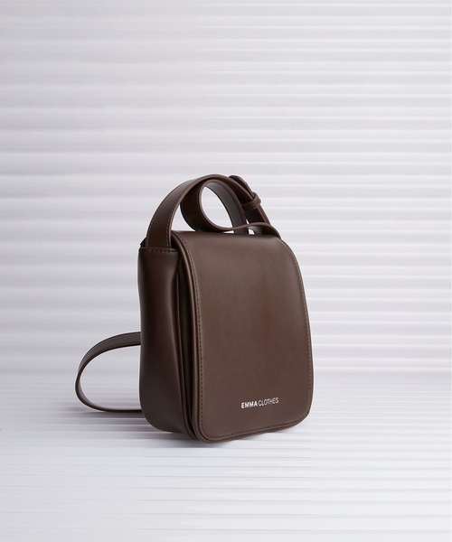 EMMA CLOTHES（エマクローズ）の「シンセティックレザー スクエア フラップ ミニ ショルダーバッグ EMMA CLOTHES（ショルダーバッグ・メンズ・ダークブラウン/ホワイト/ベージュ/ブラック・FREE）」の6枚目の写真