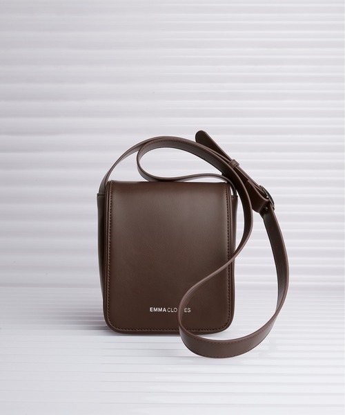 EMMA CLOTHES（エマクローズ）の「シンセティックレザー スクエア フラップ ミニ ショルダーバッグ EMMA CLOTHES（ショルダーバッグ・メンズ・ダークブラウン/ホワイト/ベージュ/ブラック・FREE）」の8枚目の写真