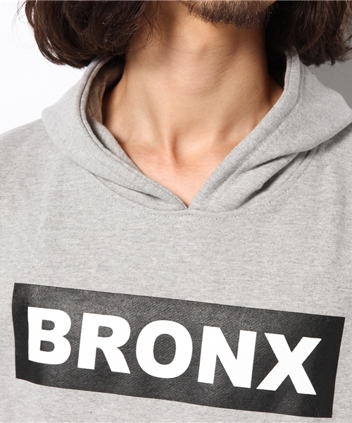 VENCEEXCHANGE（ヴァンスエクスチェンジ）の「ｳﾗｹBOXﾛｺﾞﾊﾟｰｶｰ                  （パーカー・メンズ・ブラック/グレー/ブルー・MEDIUM/SMALL/LARGE）」の7枚目の写真