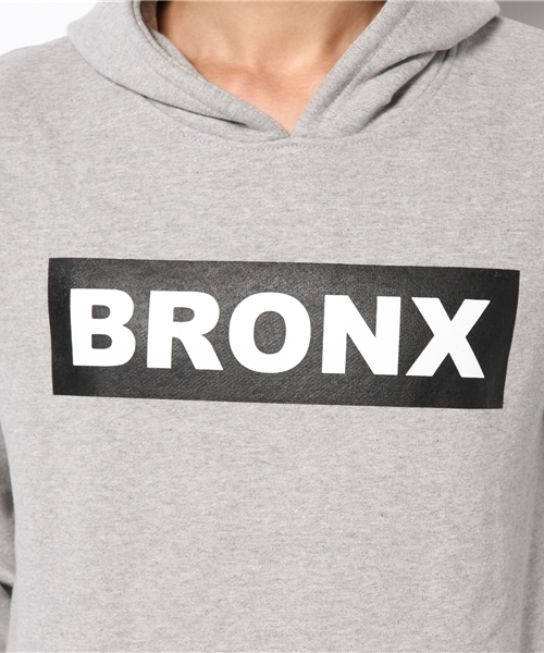 VENCEEXCHANGE（ヴァンスエクスチェンジ）の「ｳﾗｹBOXﾛｺﾞﾊﾟｰｶｰ                  （パーカー・メンズ・ブラック/グレー/ブルー・MEDIUM/SMALL/LARGE）」の9枚目の写真