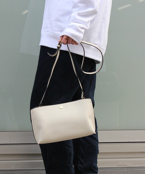 Legato Largo（レガートラルゴ）の「【Legato Largo】かるいカバン フェイクレザー 2WAYショルダーバッグ LH-P0001（ショルダーバッグ・レディース・グリーン/ベージュ/ダークブラウン/キャメル/ブラック/ワインレッド/グレイッシュベージュ/アイボリー・FREE）」の2枚目の写真