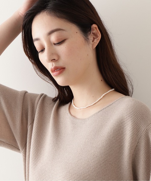 NATURAL BEAUTY BASIC（ナチュラルビューティーベーシック）の「淡水パールマンテルショートネックレス（ネックレス・レディース・ゴールド・ﾌﾘ-）」の2枚目の写真