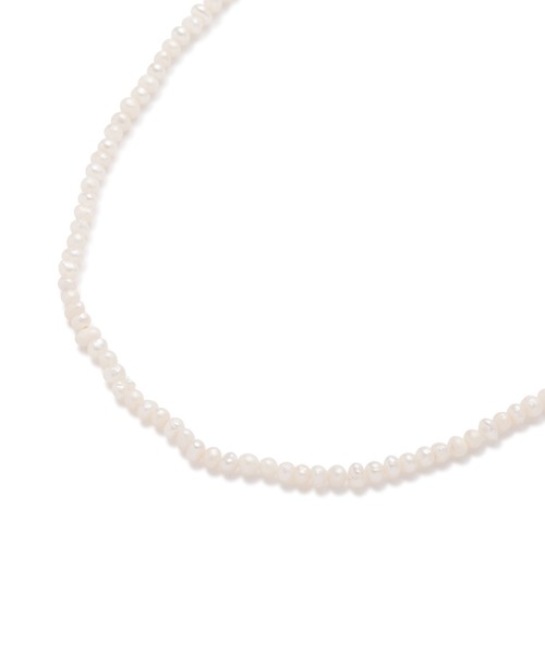 NATURAL BEAUTY BASIC（ナチュラルビューティーベーシック）の「淡水パールマンテルショートネックレス（ネックレス・レディース・ゴールド・ﾌﾘ-）」の4枚目の写真