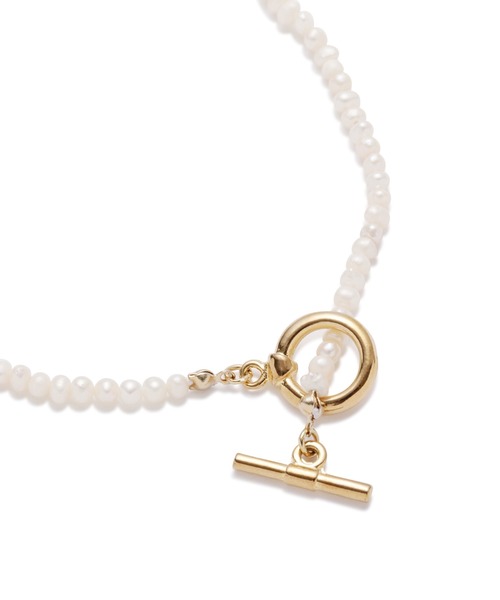NATURAL BEAUTY BASIC（ナチュラルビューティーベーシック）の「淡水パールマンテルショートネックレス（ネックレス・レディース・ゴールド・ﾌﾘ-）」の5枚目の写真