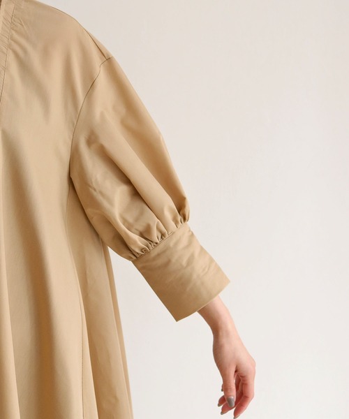 HER CLOSET（ハークローゼット）の「【HERCLOSET】着丈2タイプのピンタックバンドカラーシャツワンピース（シャツワンピース・レディース・ホワイト/ベージュ/ライトカーキ・S/M）」の14枚目の写真