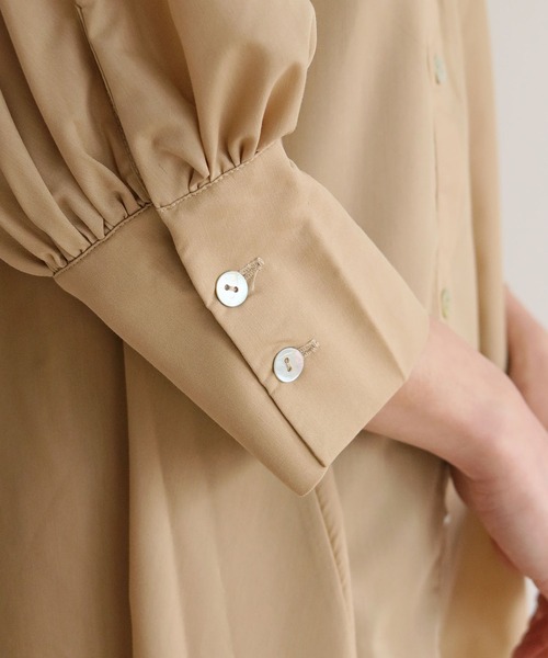 HER CLOSET（ハークローゼット）の「【HERCLOSET】着丈2タイプのピンタックバンドカラーシャツワンピース（シャツワンピース・レディース・ホワイト/ベージュ/ライトカーキ・S/M）」の6枚目の写真