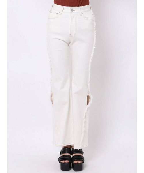 EMODA(エモダ)の「カーブカッティングジャストウエストフレアジーンズ(デニムパンツ・レディース・ホワイト/ブルー・X-SMALL/SMALL/MEDIUM)」の8枚目の写真