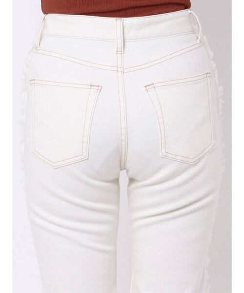 EMODA(エモダ)の「カーブカッティングジャストウエストフレアジーンズ(デニムパンツ・レディース・ホワイト/ブルー・X-SMALL/SMALL/MEDIUM)」の17枚目の写真