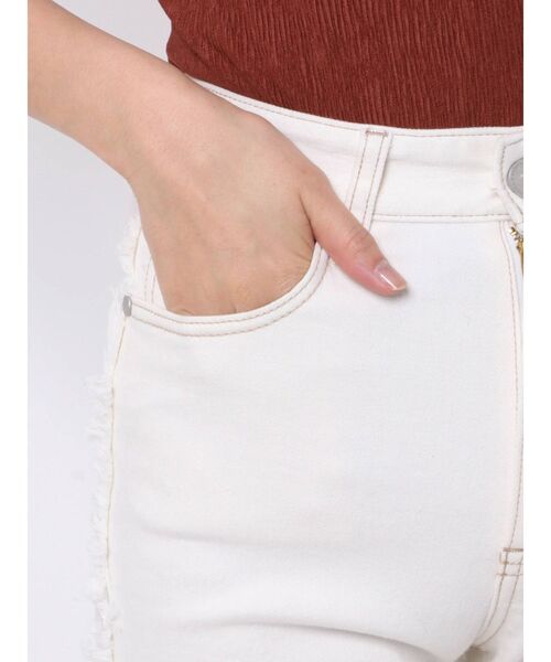 EMODA(エモダ)の「カーブカッティングジャストウエストフレアジーンズ(デニムパンツ・レディース・ホワイト/ブルー・X-SMALL/SMALL/MEDIUM)」の18枚目の写真