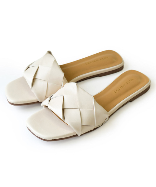 AmiAmi（アミアミ）の「スクエアトゥ編み込みメッシュフラットサンダル（サンダル・レディース・ブラック/イエロー/アイボリー・LL/S/M/L）」の15枚目の写真