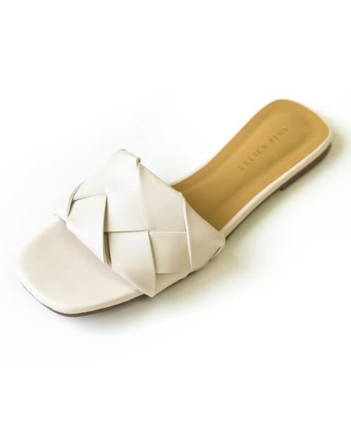 AmiAmi（アミアミ）の「スクエアトゥ編み込みメッシュフラットサンダル（サンダル・レディース・ブラック/イエロー/アイボリー・LL/S/M/L）」の18枚目の写真