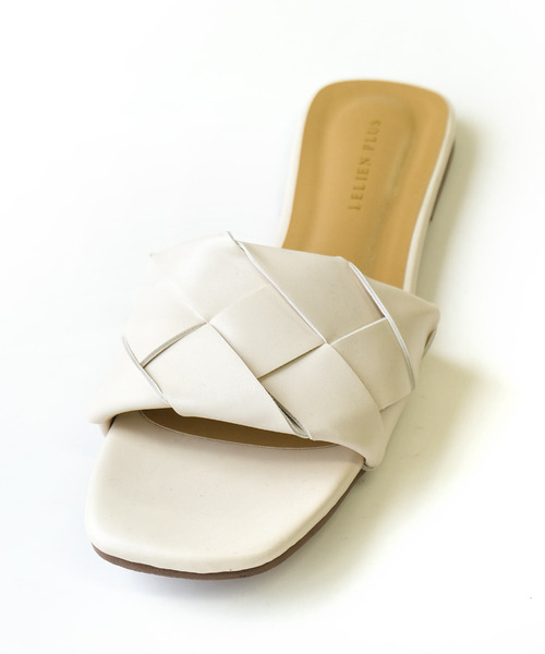 AmiAmi（アミアミ）の「スクエアトゥ編み込みメッシュフラットサンダル（サンダル・レディース・ブラック/イエロー/アイボリー・LL/S/M/L）」の19枚目の写真