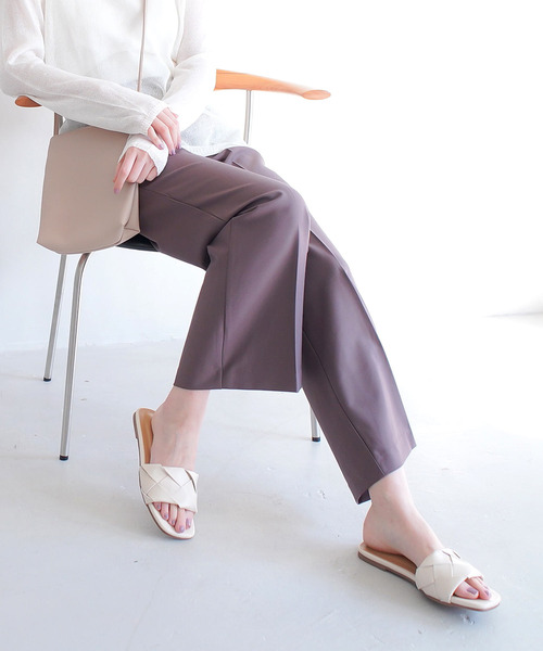 AmiAmi（アミアミ）の「スクエアトゥ編み込みメッシュフラットサンダル（サンダル・レディース・ブラック/イエロー/アイボリー・LL/S/M/L）」の7枚目の写真